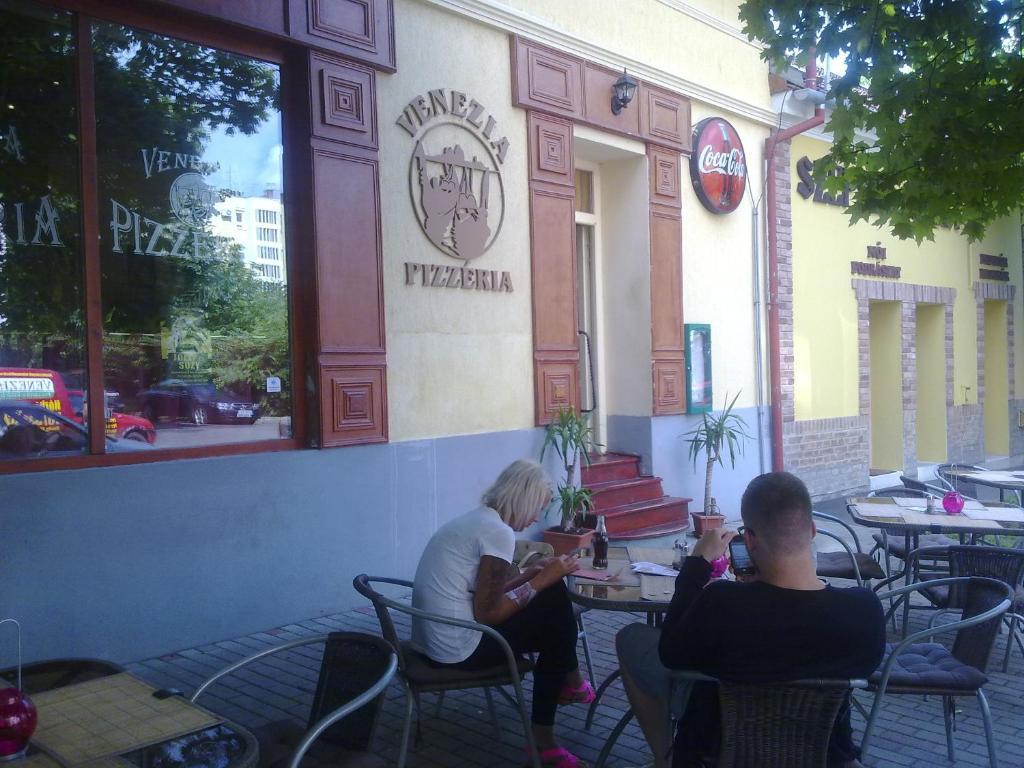 Central Apartman Gyula Habitación foto